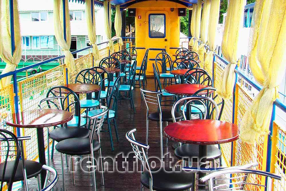 Enlarge photo of the upper deck of the Mississippi motor ship Upper deck of motor ship Mississippi