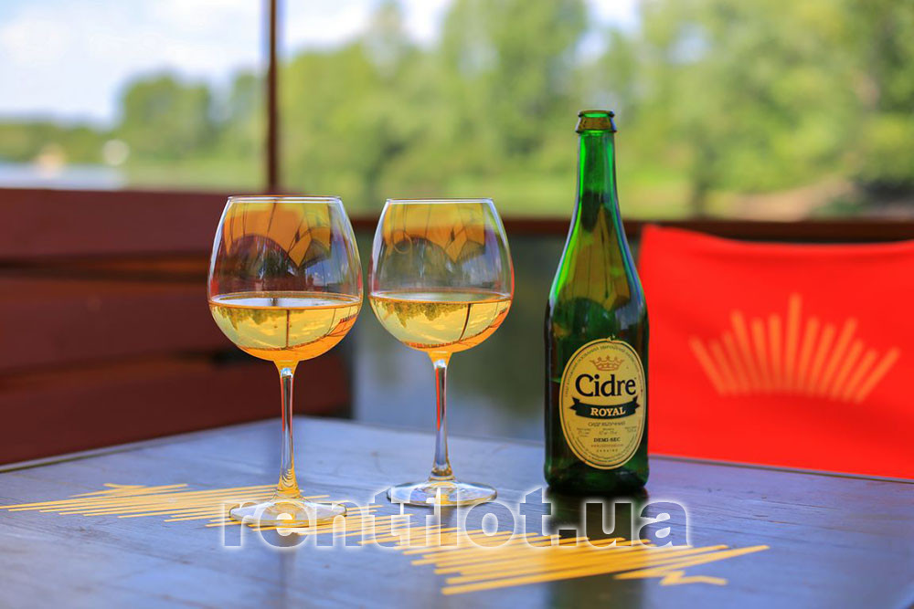 Збільшити фото свята на теплоході Річковий Трамвайчик Свято на теплоході Річковий Трамвайчик