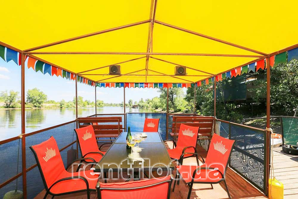 Збільшити фото фуршету на теплоході Річковий Трамвайчик Фуршет на теплоході Річковий Трамвайчик