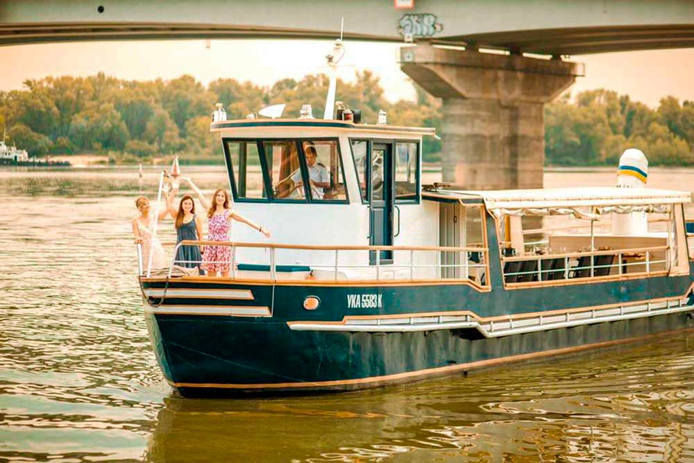 Збільшити фото дня народження на теплоході Мудрий День народження на теплоході Мудрий