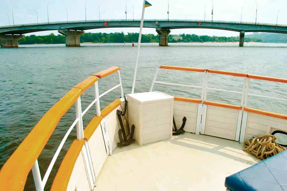 Збільшити фото носа теплохода Мудрий Ніс теплохода Мудрий