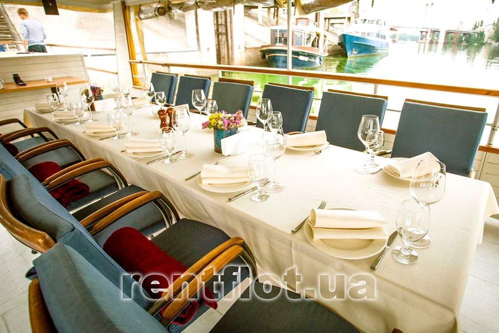 Збільшити фото торжества на теплоході Мудрий Урочистість на теплоході Мудрий