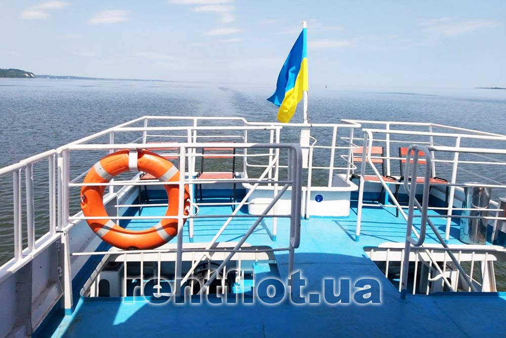 Збільшити фото кормовій частині верхньої палуби теплохода Омар Хайям Кормова частина верхньої палуби теплохода Омар Хайям