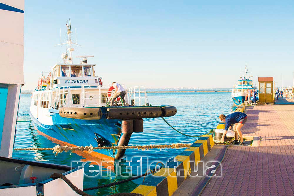 Enlarge photo of the mooring of the motor ship Valencia Mooring of the motor ship Valencia