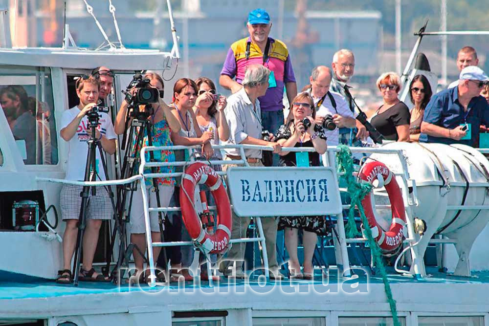 Enlarge photo of guests on the motor ship Valencia Guests on the motor ship Valencia