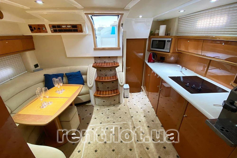 Enlarge photo of the entrance to the wardroom of motor yacht Amore Entrance to the wardroom of motor yacht Amore