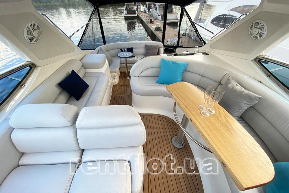 Enlarge photo of cockpit of motor yacht Amore Cockpit of motor yacht Amore