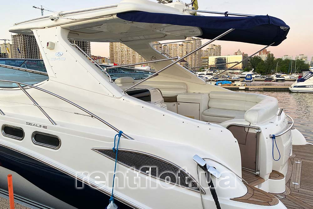 Enlarge photo of the rear view of the motor yacht Amore Rear view of motor yacht Amore