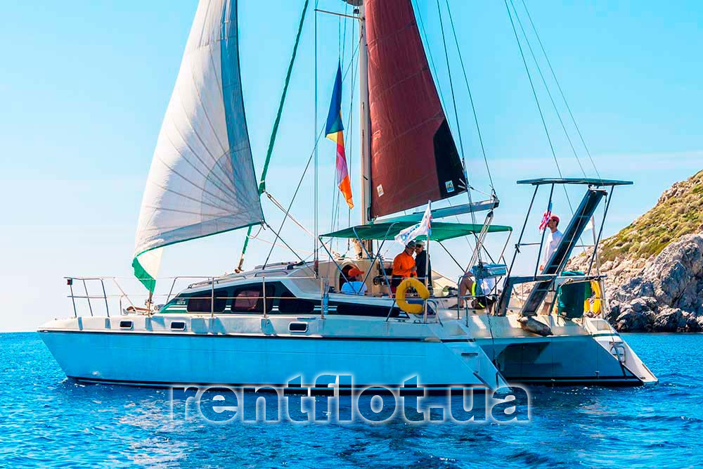 Enlarge photo of the sailing catamaran Ocean Out to sea of the catamaran Ocean