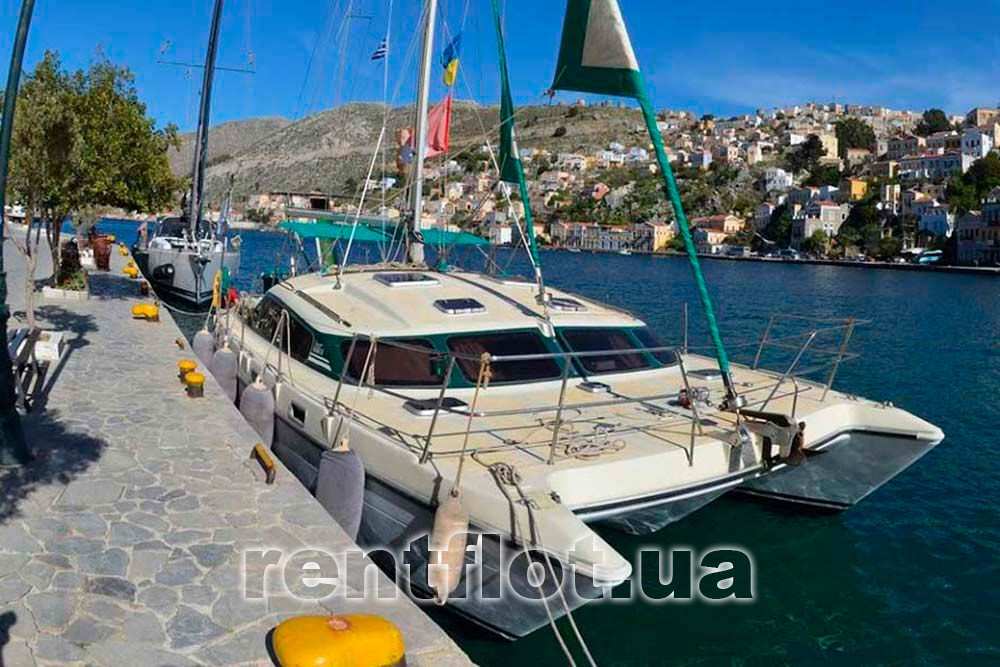 The bow of the catamaran Ocean