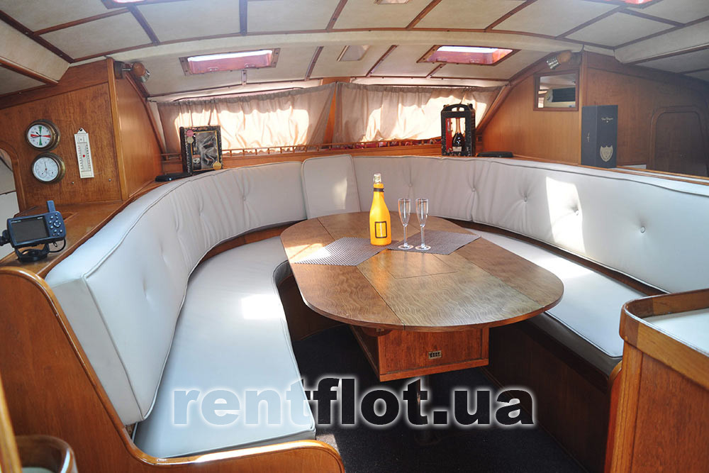 Enlarge photo of the saloon of the catamaran Ocean Saloon of the catamaran Ocean
