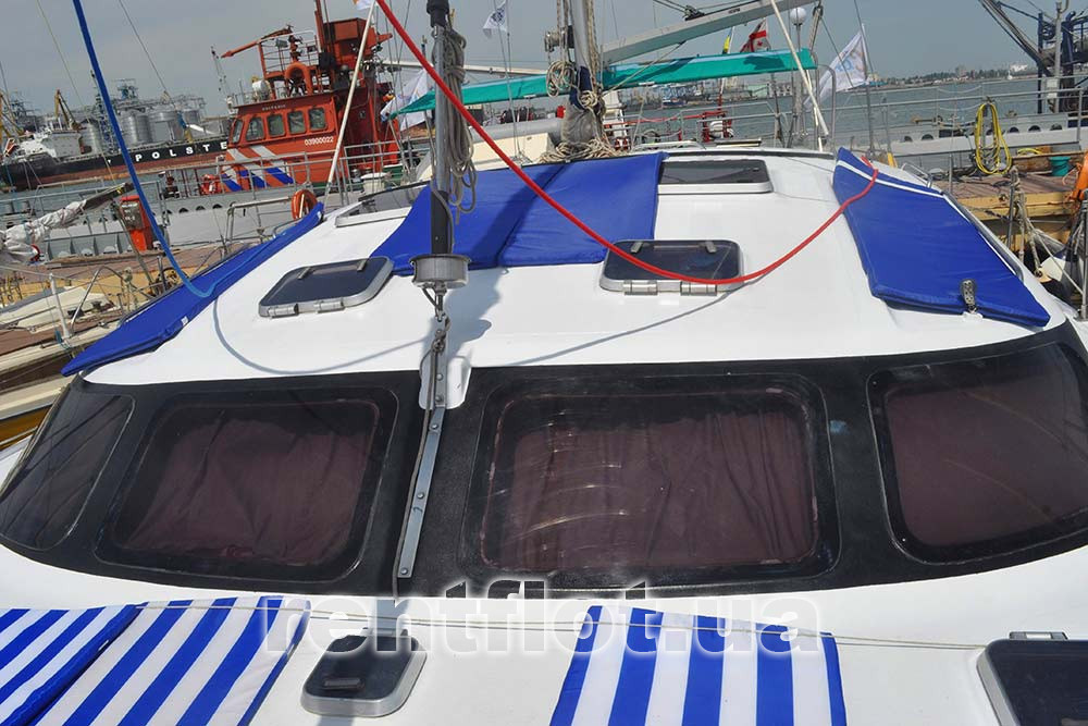 Enlarge photo of the sun deck of the catamaran Ocean Sun deck of the catamaran Ocean
