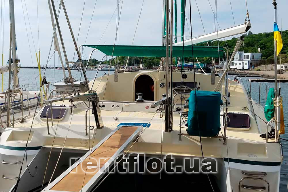 Enlarge photo of the outboard ladder of the catamaran Ocean Outboard ladder of the catamaran Ocean