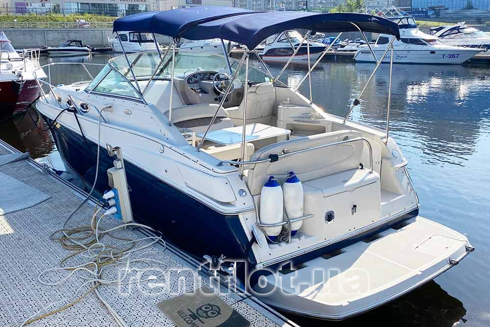 Enlarge photo of the stern of motor yacht Regal-2660 Stern of motor yacht Regal-2660