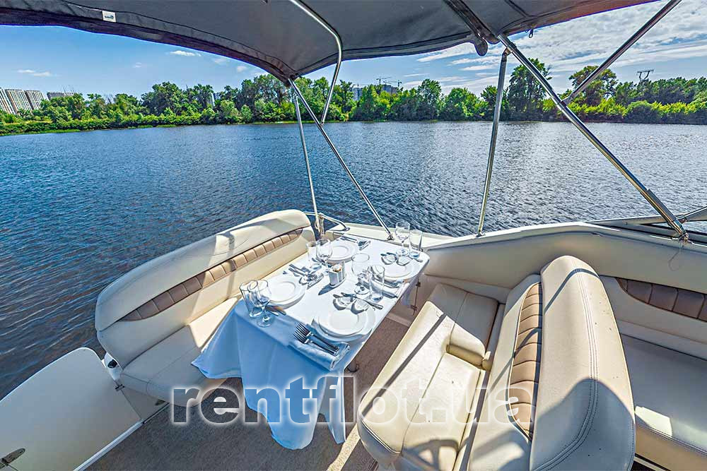 Enlarge photo of the table with sofas in the cockpit of motor yacht Regal-2660 Table with sofas in the cockpit of motor yacht Regal-2660