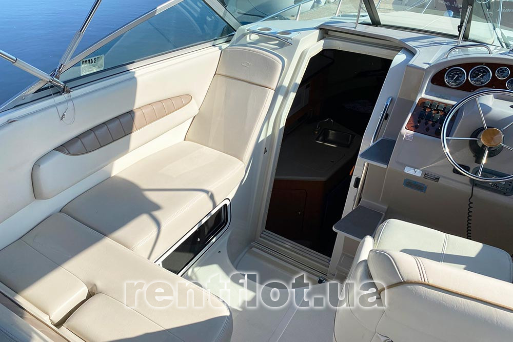 Enlarge photo of the sofa near the captain's seat in the cockpit of motor yacht Regal-2660 Sofa near the captain's place in the cockpit of motor yacht Regal-2660