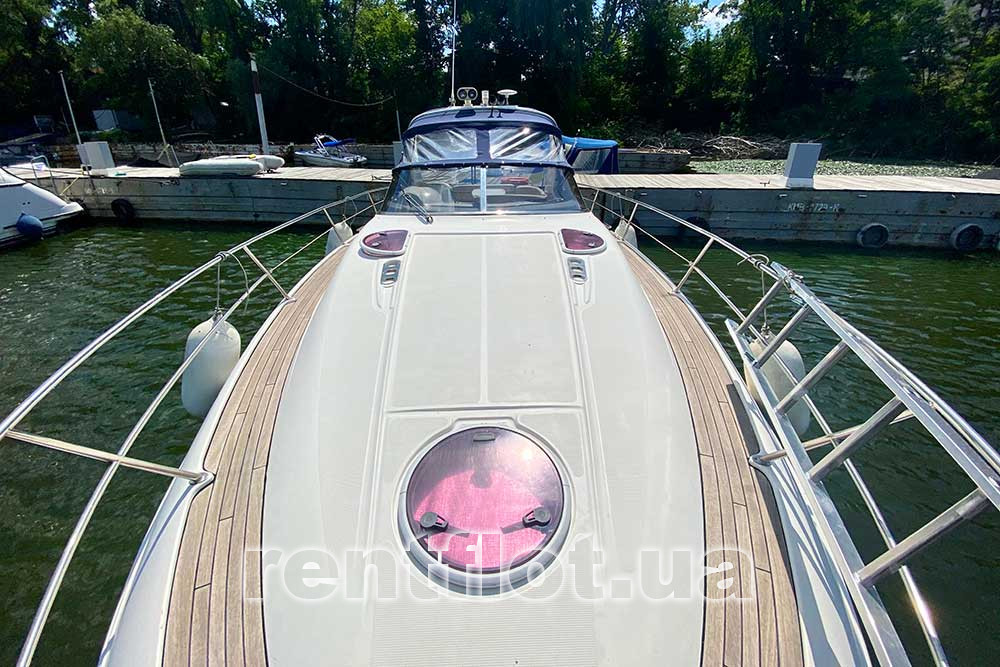 Увеличить фото солнечной палубы моторной яхты Бавария-32 Спорт Солнечная палуба моторной яхты Бавария-32 Спорт