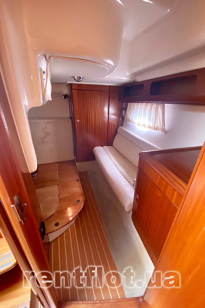 Увеличить фото каюты левого борта моторной яхты Бавария-32 Спорт Каюта левого борта моторной яхты Бавария-32 Спорт