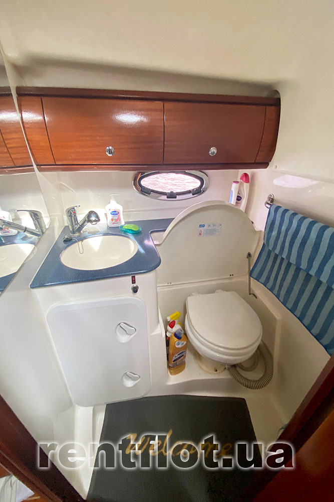 Увеличить фото гальюна на моторной яхте Бавария-32 Спорт Гальюн на моторной яхте Бавария-32 Спорт