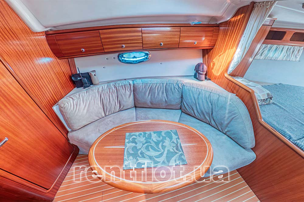 Увеличить фото места отдыха в кают-компании на моторной яхте Бавария-32 Спорт Место отдыха в кают-компании на моторной яхте Бавария-32 Спорт