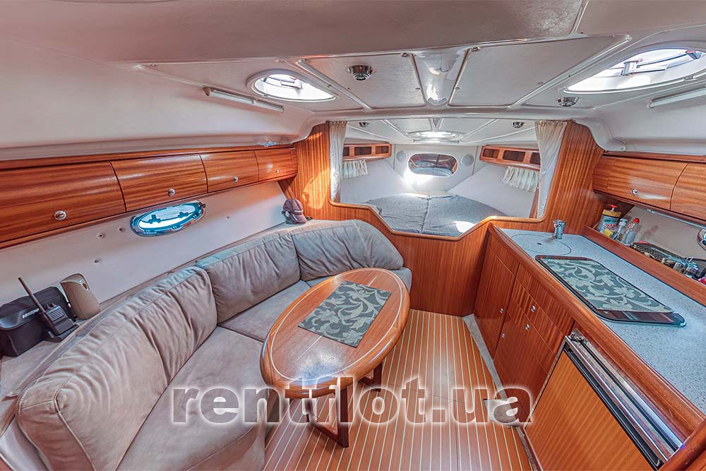 Увеличить фото кают-компании на моторной яхте Бавария-32 Спорт Кают-компания на моторной яхте Бавария-32 Спорт