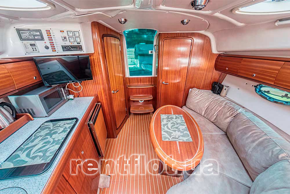 Увеличить фото прохода из салона на террасу на моторной яхте Бавария-32 Спорт Проход из салона на террасу на моторной яхте Бавария-32 Спорт