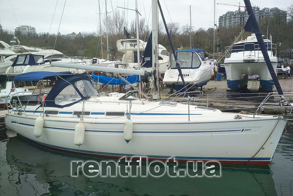 Парусная яхта Бавария-34 в яхт-клубе