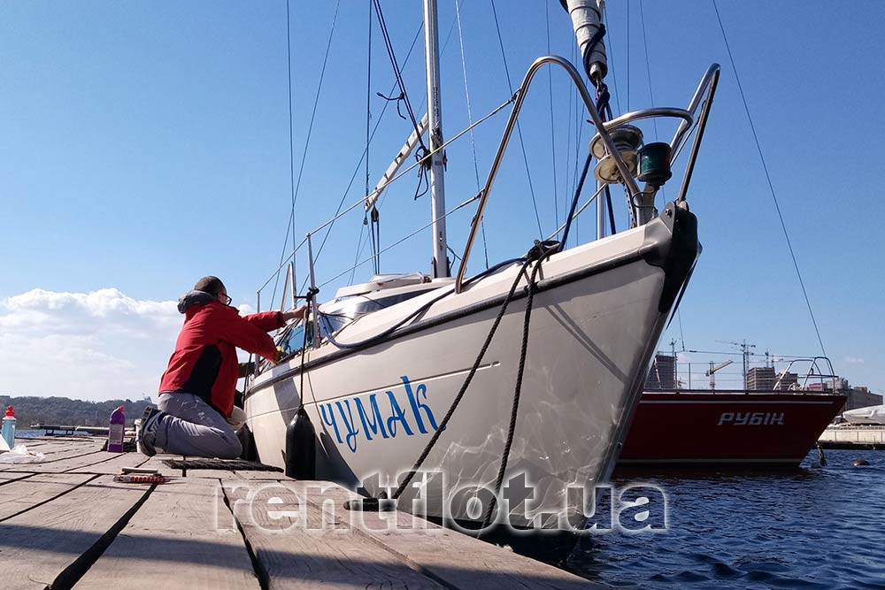 Збільшити фото парусної яхти Чумак біля причалу Парусна яхта Чумак біля причалу