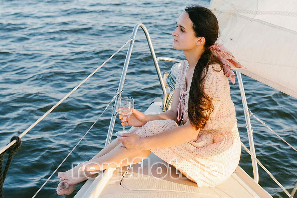 Відпочинок в носовій частині парусної яхти Чумак