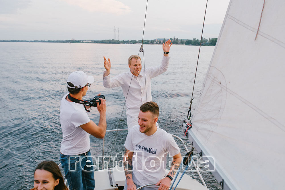 Вечірня прогулянка на парусній яхті Чумак