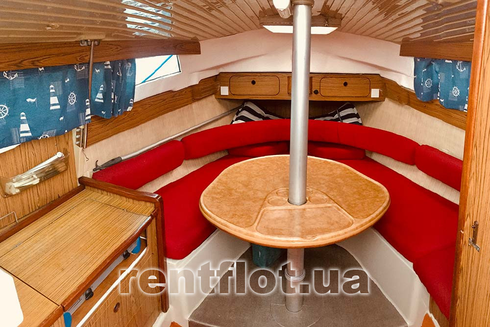 Кают-компанія парусної яхти Чумак