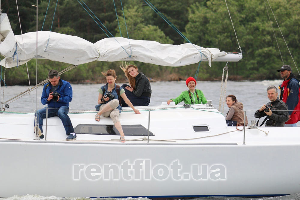 Enlarge photo of a family trip on sailing yacht Estra Family trip on sailing yacht Estra