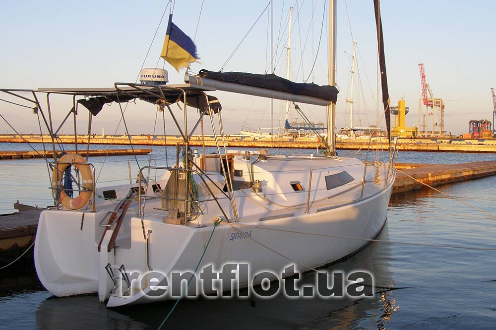 Enlarge photo of the stern of sailing yacht Estra Stern of sailing yacht Estra