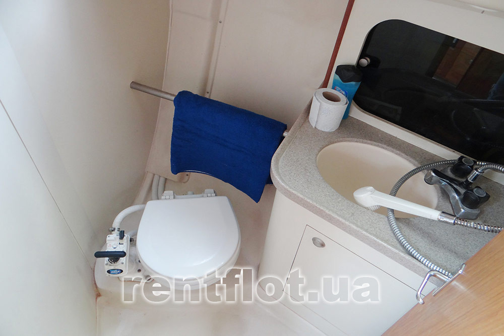 Увеличить фото гальюна яхти Хантер-320 Гальюн яхты Хантер-320