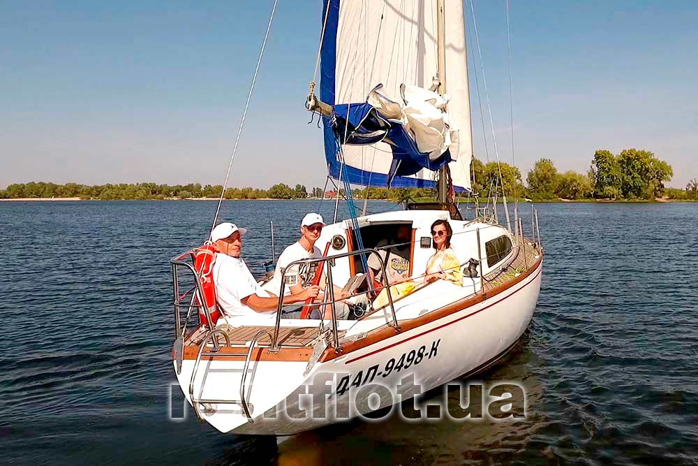 Увеличить фото кормовой части парусной яхты Жанна Кормовая часть парусной яхты Жанна