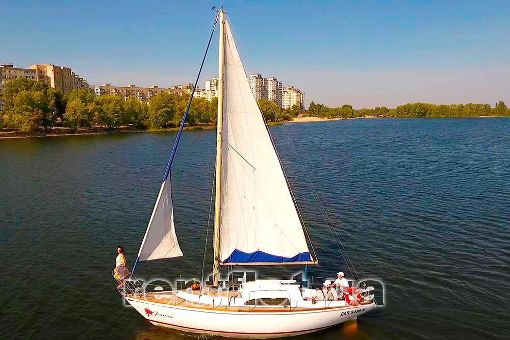 Увеличить фото внешнего вида парусной яхты Жанна Внешний вид парусной яхты Жанна