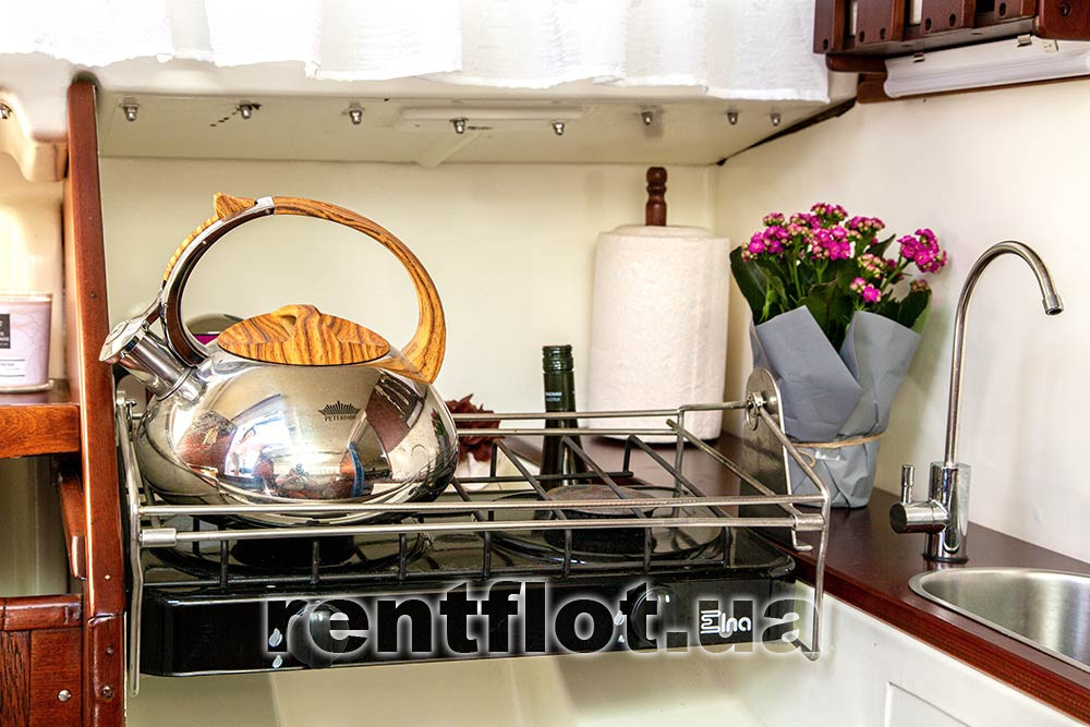 Увеличить фото камбуза парусной яхты Жанна Камбуз парусной яхты Жанна