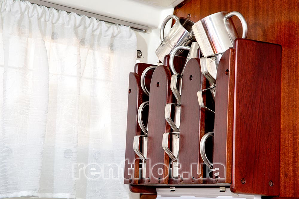 Увеличить фото посуды парусной яхты Жанна Посуда на парусной яхте Жанна