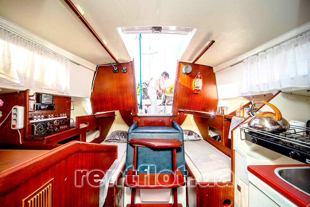 Увеличить фото выхода с каюты парусной яхты Жанна Выход с каюты парусной яхты Жанна