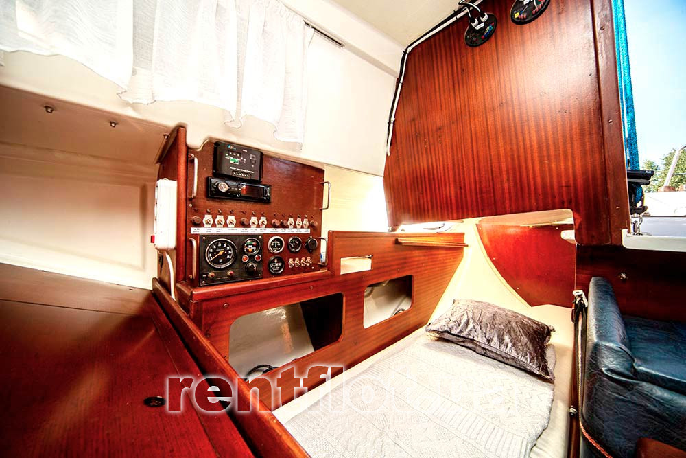 Увеличить фото спального места парусной яхты Жанна Спальное место парусной яхты Жанна