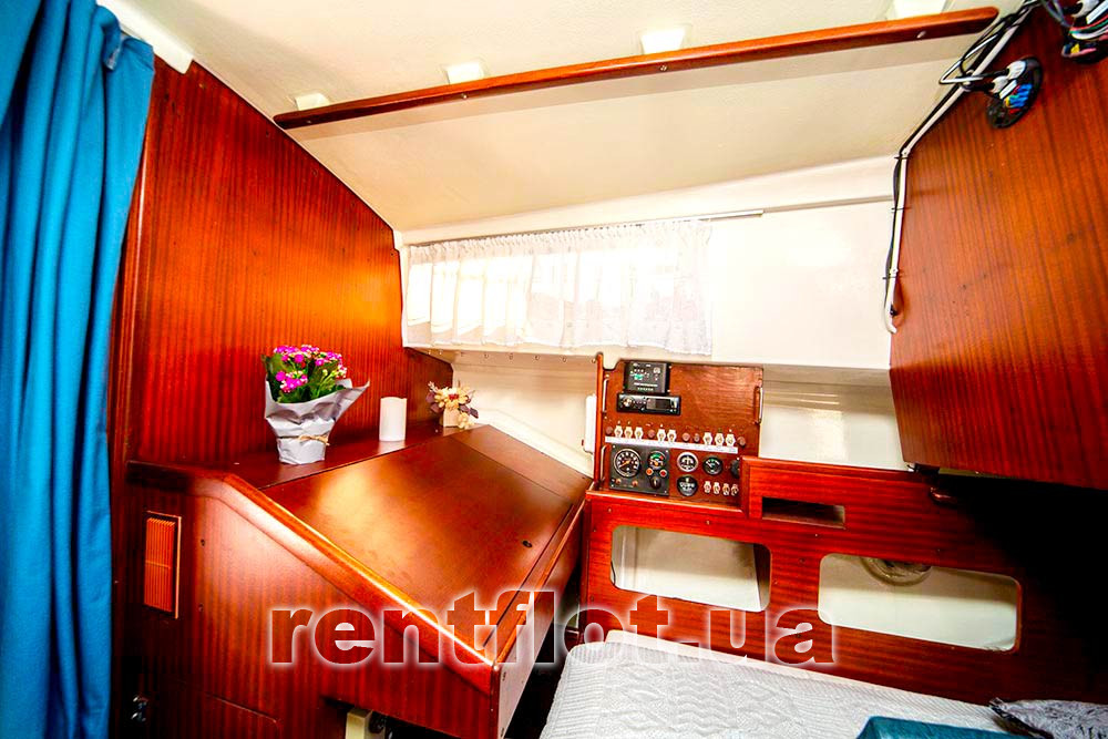 Увеличить фото автомагнитолы в парусной яхте Жанна Автомагнитола в парусной яхте Жанна