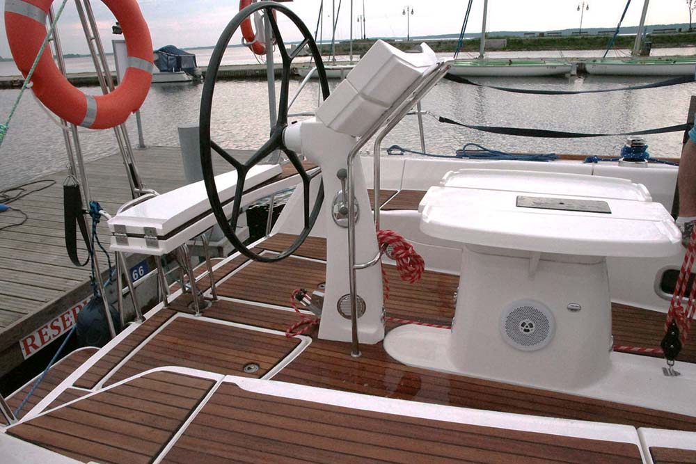 Кокпіт парусної яхти Кобра-33 Ексклюзив