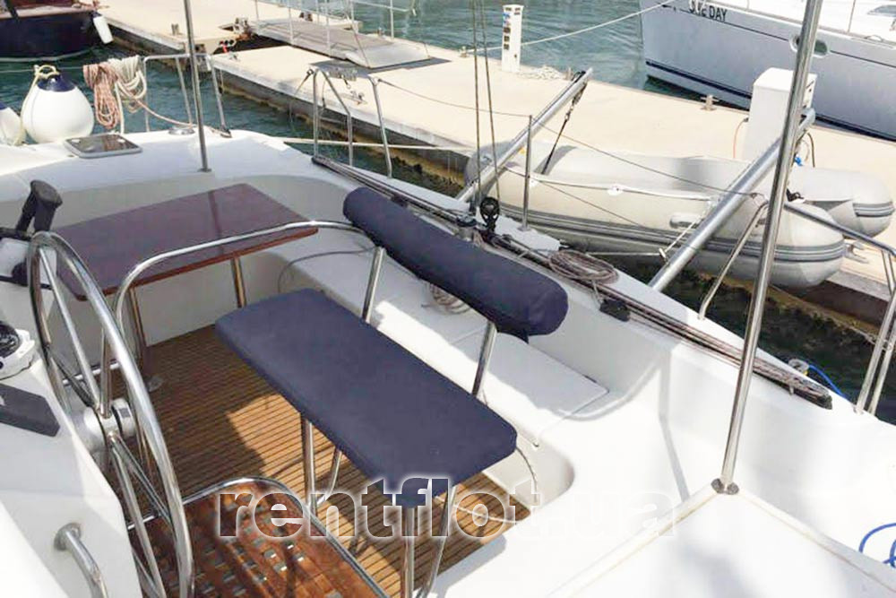 Enlarge photo of the seat of the captain of the catamaran Lagoon-410 Place of the captain of the catamaran Lagoon-410