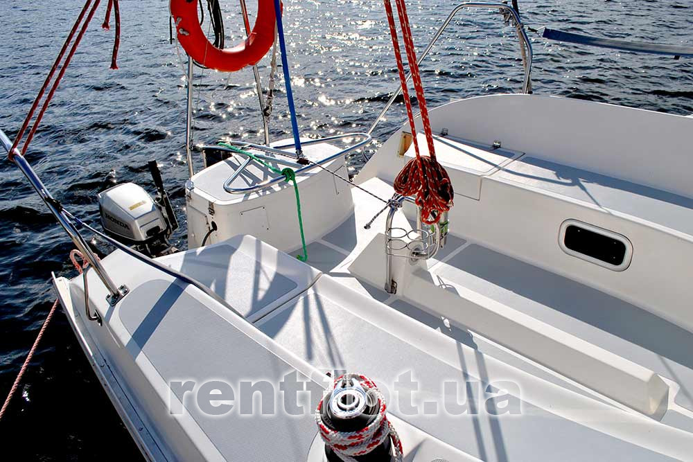 Збільшити фото кокпіта парусної яхти Янмор Кокпіт парусної яхти Янмор