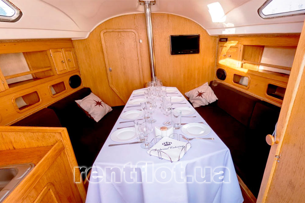 Збільшити фото кают-компанії парусної яхти Янмар Кают-компанія парусної яхти Янмор