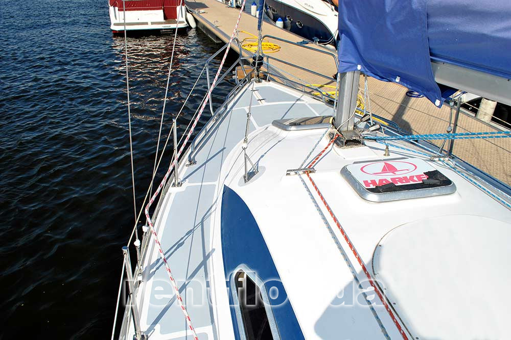 Збільшити фото проходу по левому борту до носу парусної яхти Янмор Прохід по левому борту до носу парусної яхти Янмор