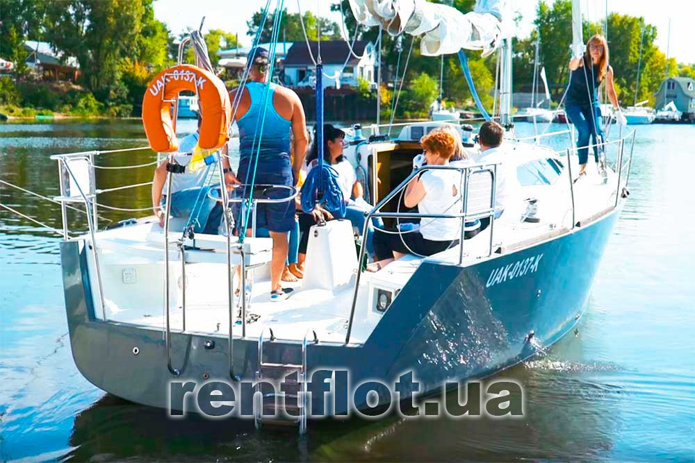 Збільшити фото корми парусної яхти Ніна Корма парусної яхти Ніна