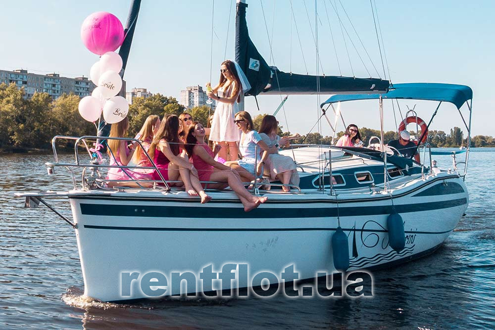 Збільшити фото дівич-вечора на парусній яхті Санторіні Дівич-вечір на парусній яхті Санторіні