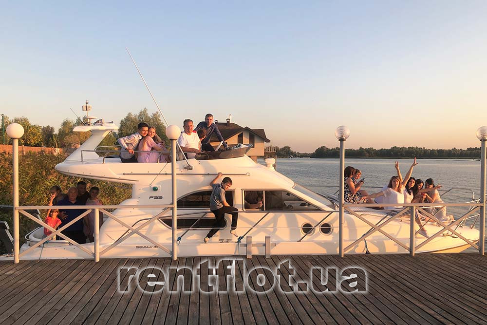 Enlarge photo of motor yacht Sea Line-33 Guests on motor yacht Sea Line-33