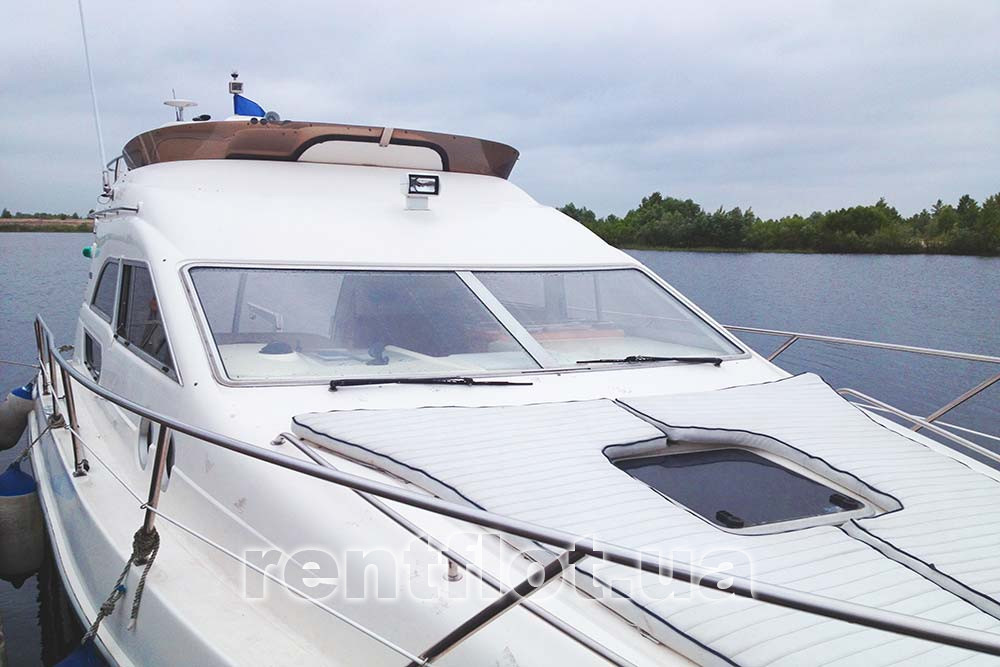 Enlarge photo of the sun deck of motor yacht Sea Line-33 Solar deck of motor yacht Sealine-33